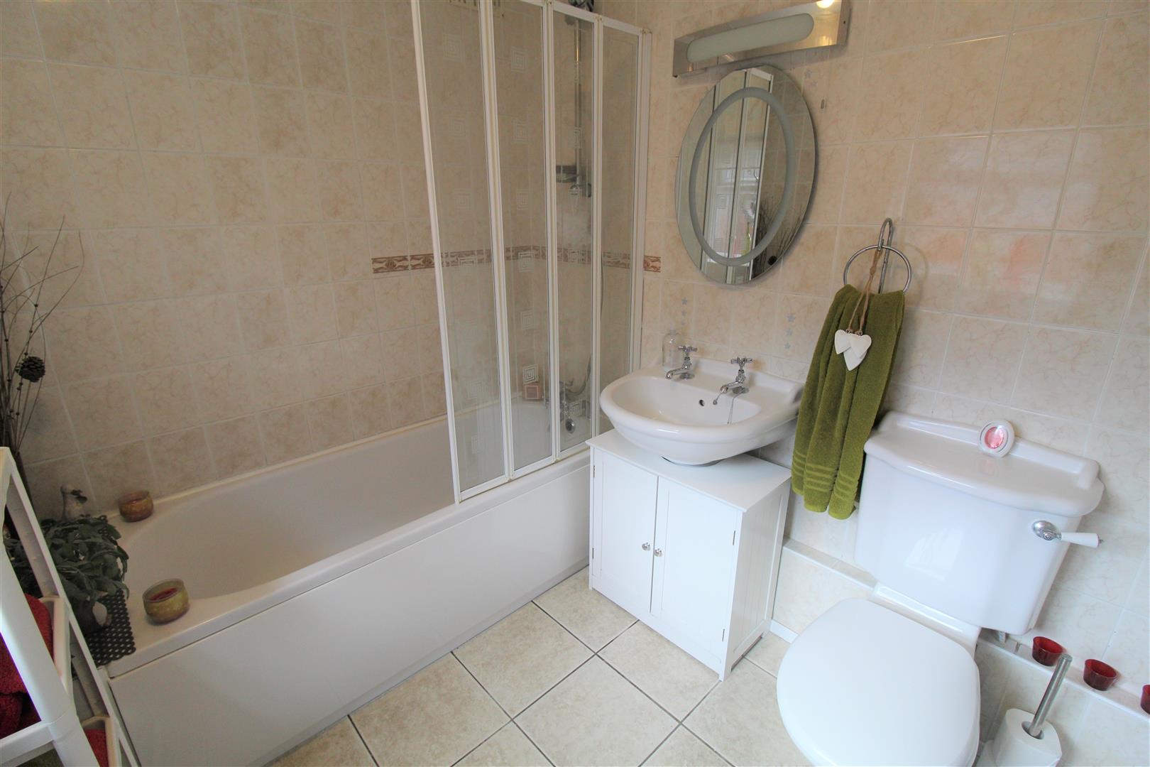 Ruxley Road, Bucknall, Stoke-On-Trent